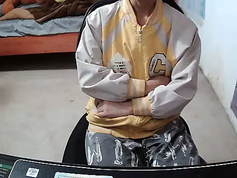 Snapshot of Lunababty chatting on February 13, 2026, 1:44 pm Lunababty online show from February 13, 2026, 1:44 pm