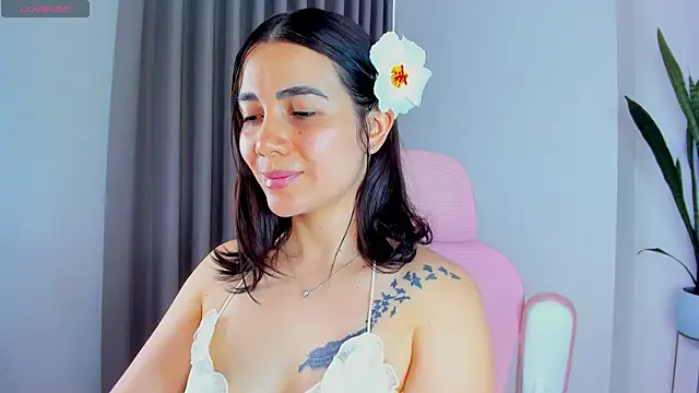 sara ospina22 online show from April 18, 2026, 1:13 pm