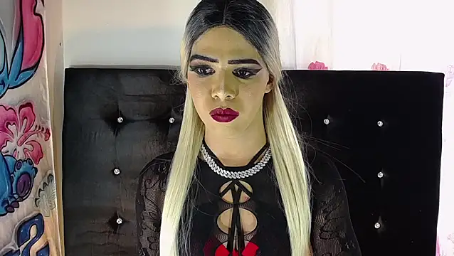Kristal Queen01 online show from May 22, 2026, 5:55 pm