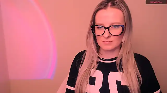 AnnePeach online show from February 16, 2026, 5:33 pm