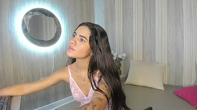 Snapshot of Isabellaa_Rosee chatting on June 19, 2026, 8:03 pm Isabellaa Rosee online show from June 19, 2026, 8:03 pm