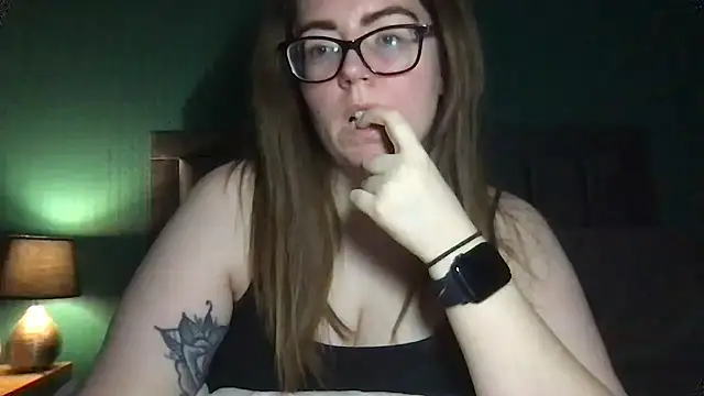 Snapshot of CurvyBx chatting on February 21, 2026, 7:38 pm CurvyBx online show from February 21, 2026, 7:38 pm