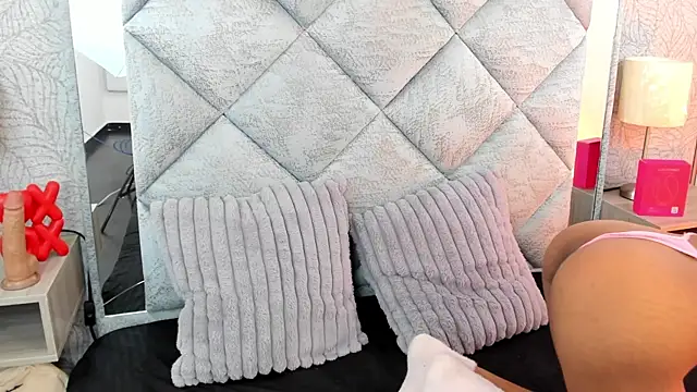 Lunakellerr online show from March 29, 2026, 11:23 am