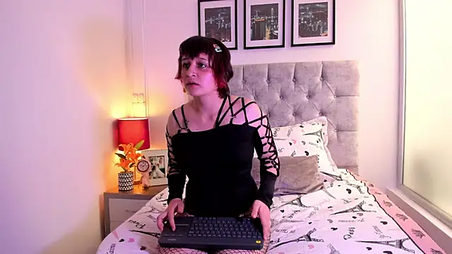 Snapshot of MichellJula chatting on February 19, 2026, 7:33 pm MichellJula online show from February 19, 2026, 7:33 pm