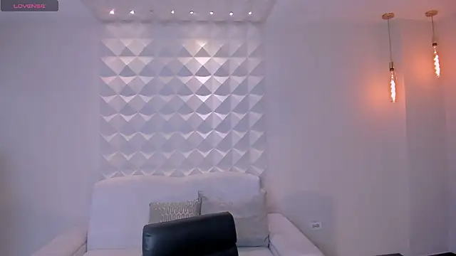 CarolineEvans x online show from February 27, 2026, 4:23 am