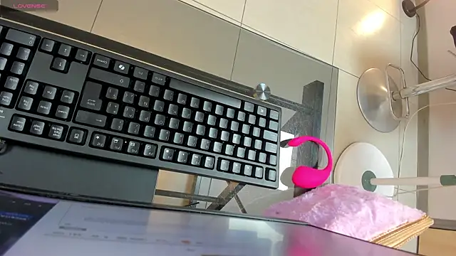 CarolineEvans x online show from March 20, 2026, 5:19 am