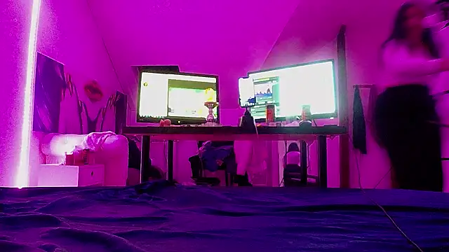 Snapshot of DesireeAnn chatting on February 9, 2026, 5:11 pm DesireeAnn online show from February 9, 2026, 5:11 pm