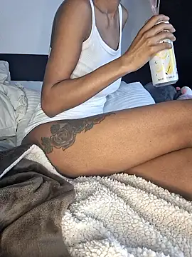 Cinnamonbunn online show from February 18, 2026, 7:43 pm