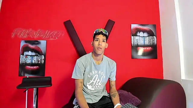 GREEN BOYS online show from March 12, 2026, 7:23 am