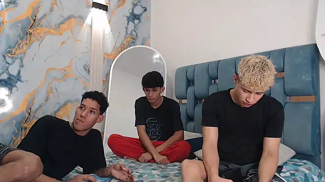 GREEN BOYS online show from April 13, 2026, 7:18 pm