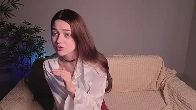 parrot kisha online show from April 15, 2026, 1:55 am