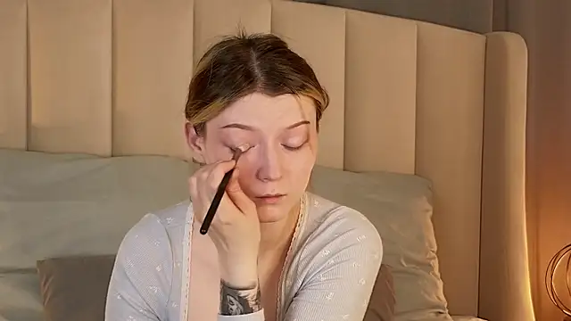 AlyssFrost online show from May 5, 2026, 2:14 am