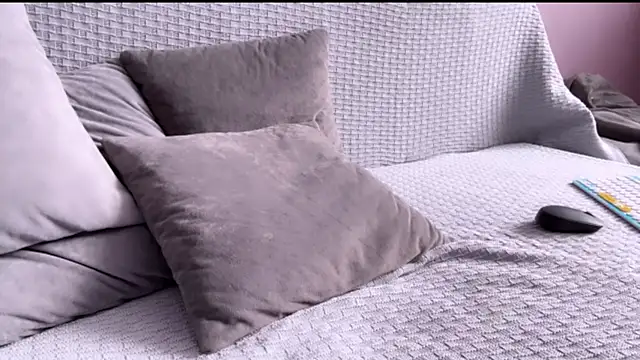 alice mooniie online show from March 11, 2026, 3:22 am