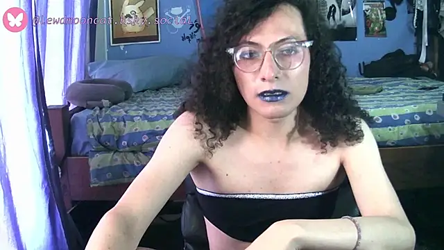 lewd mooncat online show from May 27, 2026, 7:54 pm