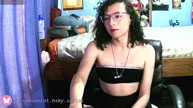 lewd mooncat online show from June 14, 2026, 10:55 pm