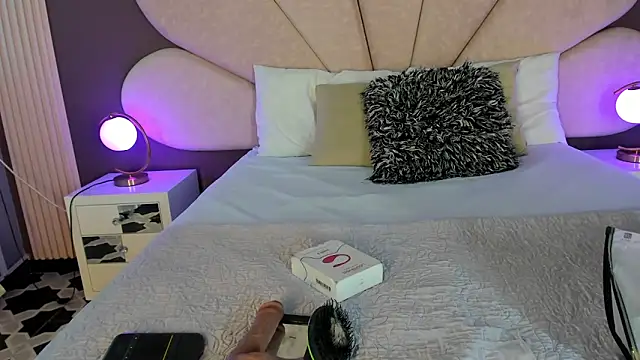 PerlaRogerss  online show from April 1, 2026, 11:22 am