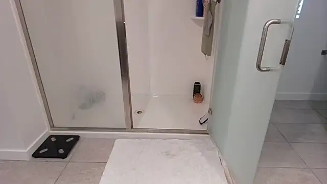 Snapshot of ValeValdez18 chatting on February 18, 2026, 6:48 pm ValeValdez18 online show from February 18, 2026, 6:48 pm