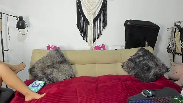 aurora moonm online show from May 16, 2026, 1:04 am