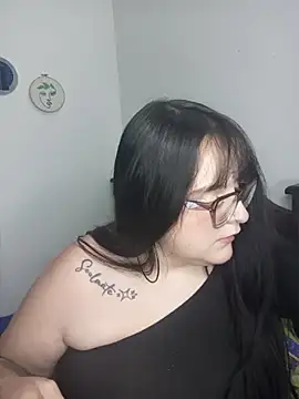 daphneev online show from May 23, 2026, 3:27 am