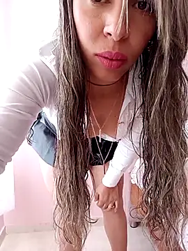 kiki milu online show from March 16, 2026, 2:10 pm