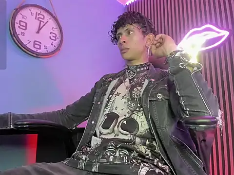 Maximoking26 online show from March 7, 2026, 4:41 am