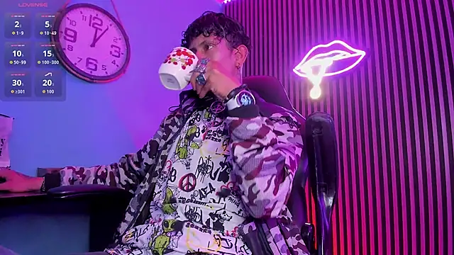 Maximoking26 online show from March 8, 2026, 4:16 am