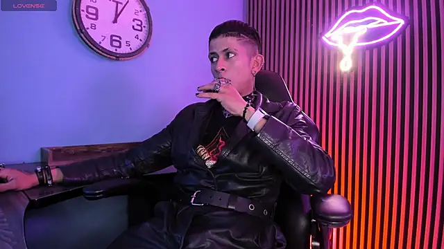 Snapshot of Maximoking26 chatting on February 25, 2026, 4:23 am Maximoking26 online show from February 25, 2026, 4:23 am