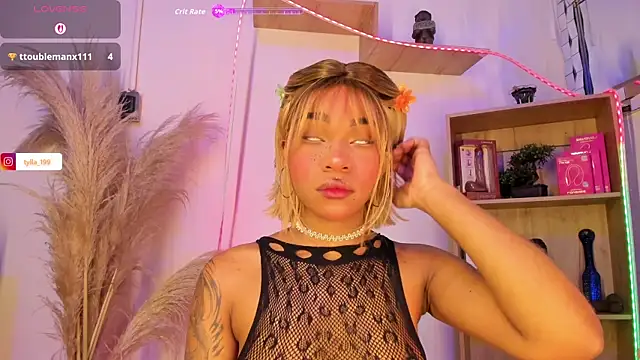 Tylla   online show from April 17, 2026, 4:04 am