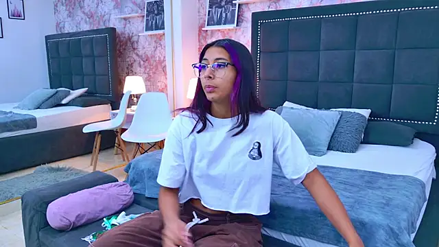 Raven Gloomy online show from May 11, 2026, 12:28 pm