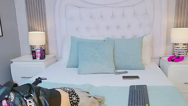 AntonellaEscudero online show from March 6, 2026, 8:37 pm