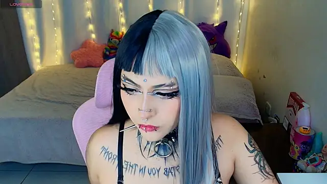 maliciaXpoison online show from May 29, 2026, 2:28 am