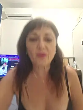 Snapshot of SaraGina chatting on June 25, 2026, 8:58 pm SaraGina online show from June 25, 2026, 8:58 pm