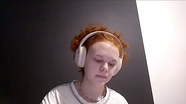 CurlaPettyBom online show from February 16, 2026, 9:19 am