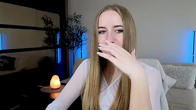 Snapshot of Oxy_Foxie chatting on June 8, 2026, 1:55 pm Oxy Foxie online show from June 8, 2026, 1:55 pm