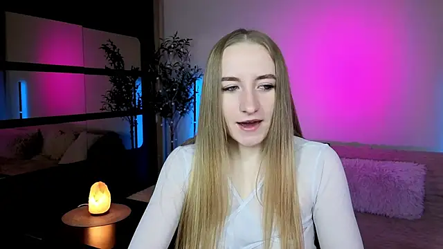 Snapshot of Oxy_Foxie chatting on May 25, 2026, 8:51 pm Oxy Foxie online show from May 25, 2026, 8:51 pm