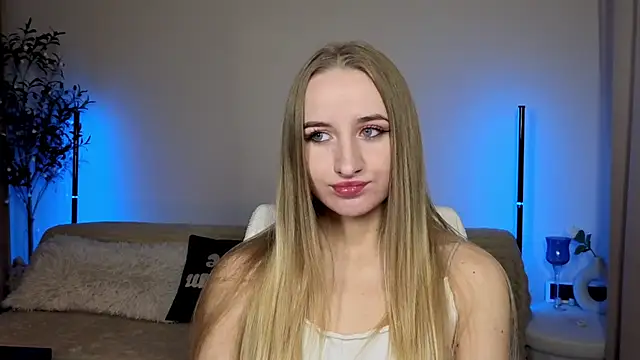Snapshot of Oxy_Foxie chatting on June 2, 2026, 8:53 pm Oxy Foxie online show from June 2, 2026, 8:53 pm