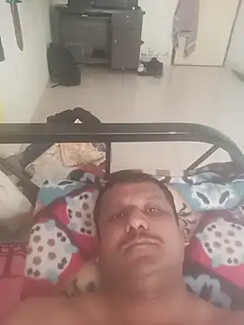 Snapshot of hunk_man chatting on March 2, 2026, 3:29 am hunk man online show from March 2, 2026, 3:29 am