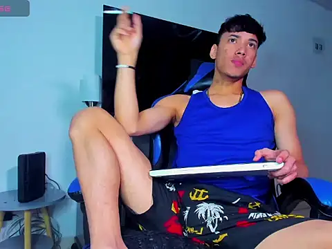 Lyam Russo online show from April 10, 2026, 4:41 am