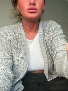 jadey19x online show from April 21, 2026, 4:46 pm