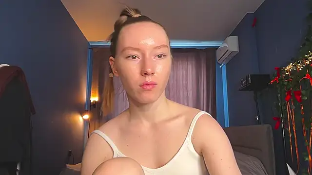 Anna Kare online show from April 13, 2026, 12:42 pm