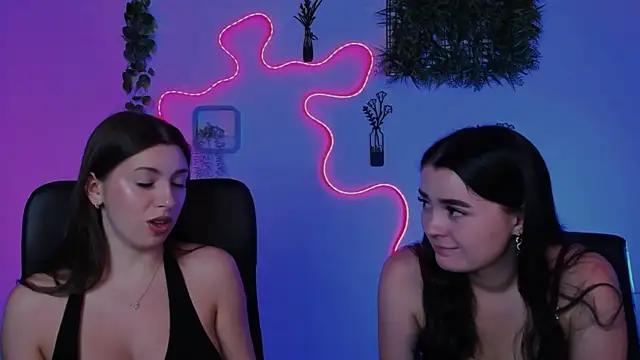 amalialowell online show from July 18, 2026, 7:22 pm