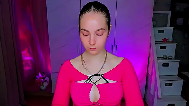 Maddy Wood  online show from May 11, 2026, 2:18 pm