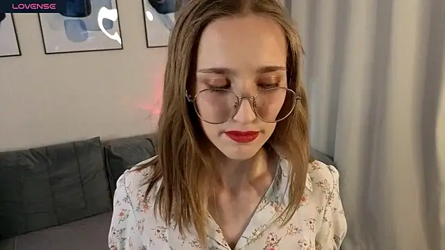 AshleyyJones online show from May 11, 2026, 2:07 pm