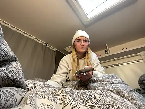 Snapshot of melanieTesss chatting on February 16, 2026, 4:16 pm melanieTesss online show from February 16, 2026, 4:16 pm