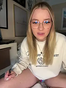 melanieTesss online show from March 28, 2026, 12:06 pm