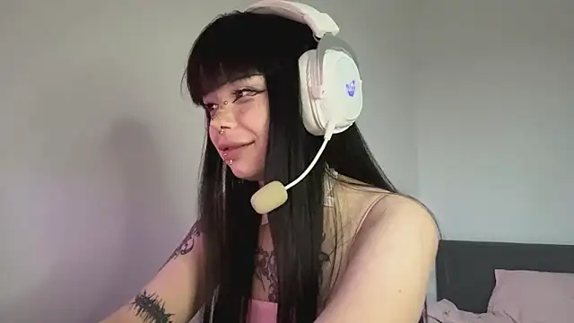 Luna Sohotti online show from April 8, 2026, 3:46 pm