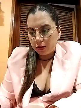 Lucia queen online show from May 23, 2026, 4:11 am
