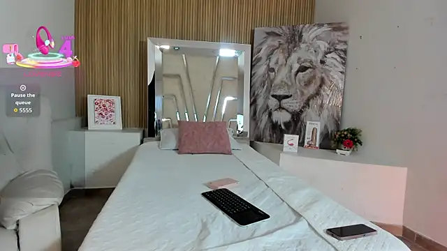 Snapshot of SiaFoxx_ chatting on February 25, 2026, 6:02 am SiaFoxx online show from February 25, 2026, 6:02 am