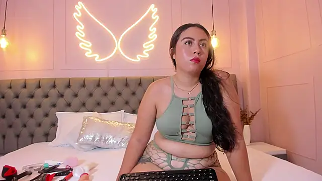 Snapshot of hillary_bigbutt chatting on March 3, 2026, 3:35 am hillary bigbutt online show from March 3, 2026, 3:35 am