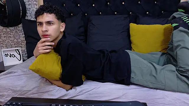 Snapshot of Dark_Sultan chatting on February 17, 2026, 9:01 pm Dark Sultan online show from February 17, 2026, 9:01 pm